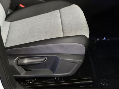 Used 2025 Volkswagen ID.4 Limited image 10