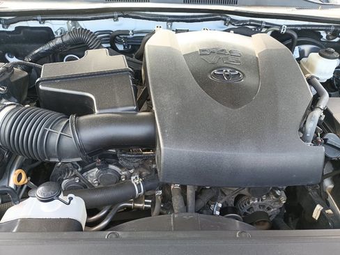 Used 2019 Toyota Tacoma TRD Sport AWD/4WD image 14