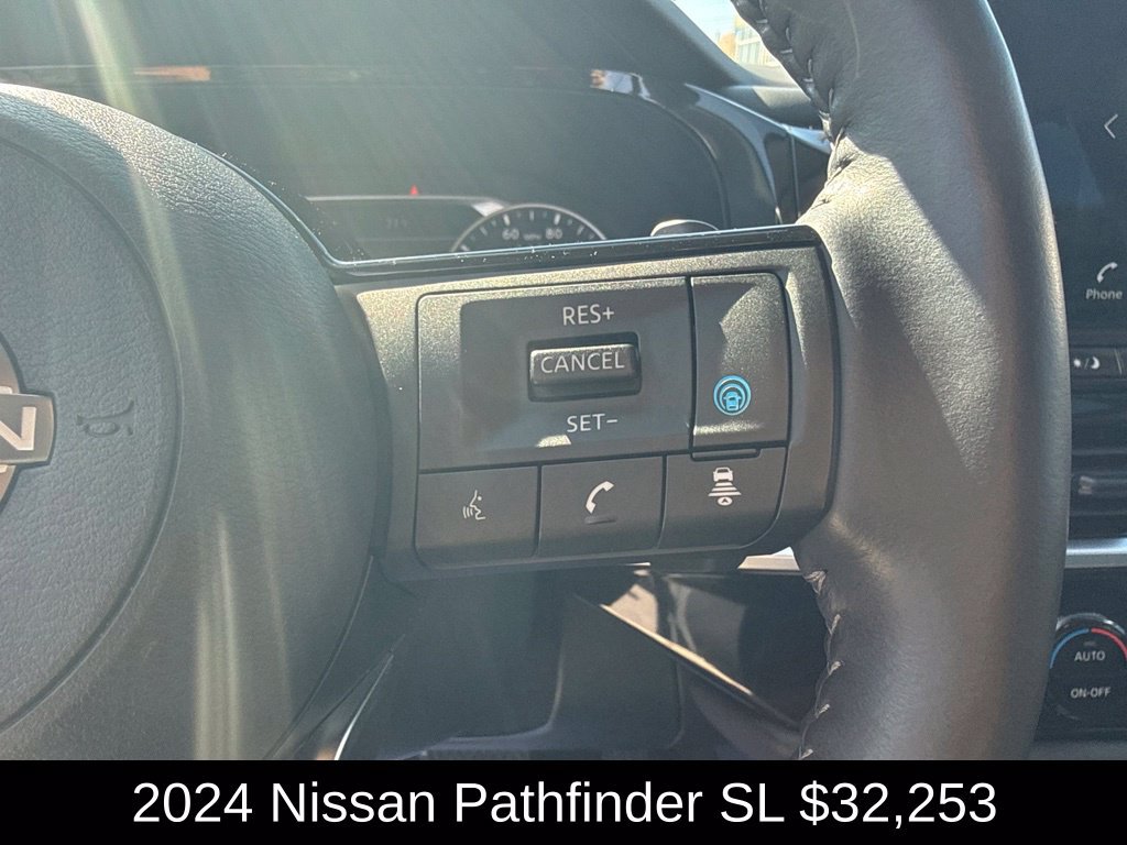 Used 2024 Nissan Pathfinder SL AWD/4WD image 27