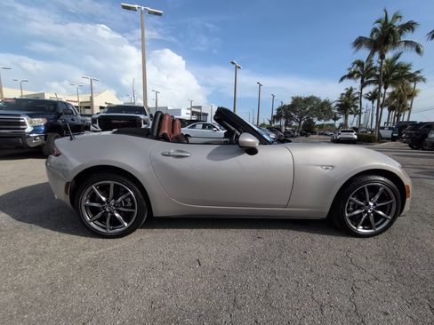 Used 2023 MAZDA MX-5 Miata Grand Touring RWD image 4