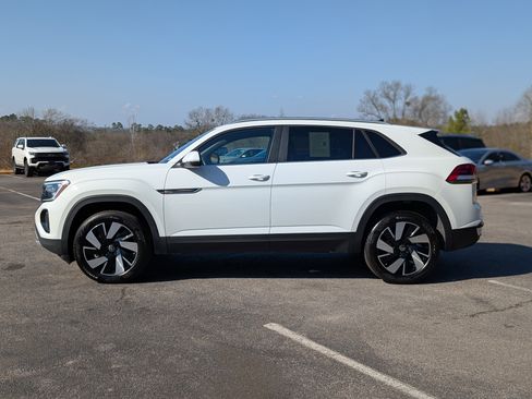 Used 2025 Volkswagen Atlas Cross Sport SE w/ Panoramic Sunroof Package image 6