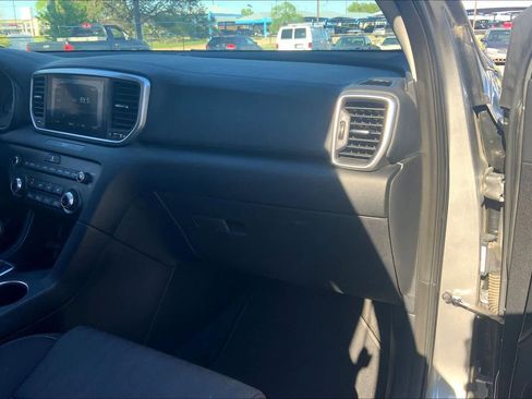 Used 2020 Kia Sportage LX image 19