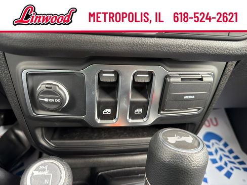Used 2025 Jeep Wrangler Sport AWD/4WD image 20