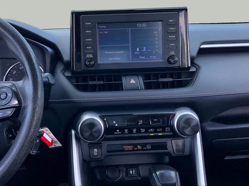 Used 2019 Toyota RAV4 LE FWD image 7