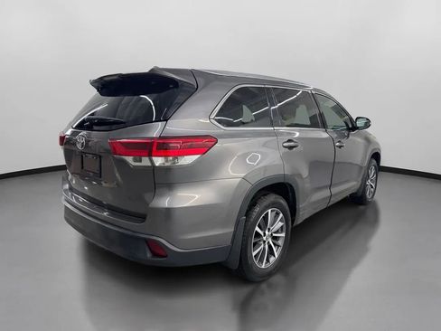 Used 2018 Toyota Highlander XLE image 10