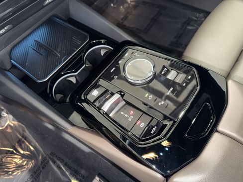 Certified 2025 BMW 530i image 28