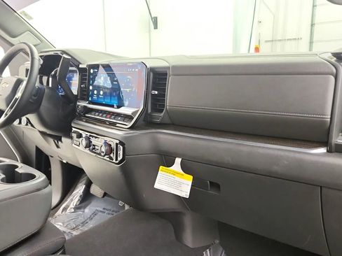 Used 2022 Chevrolet Silverado 1500 LT image 36