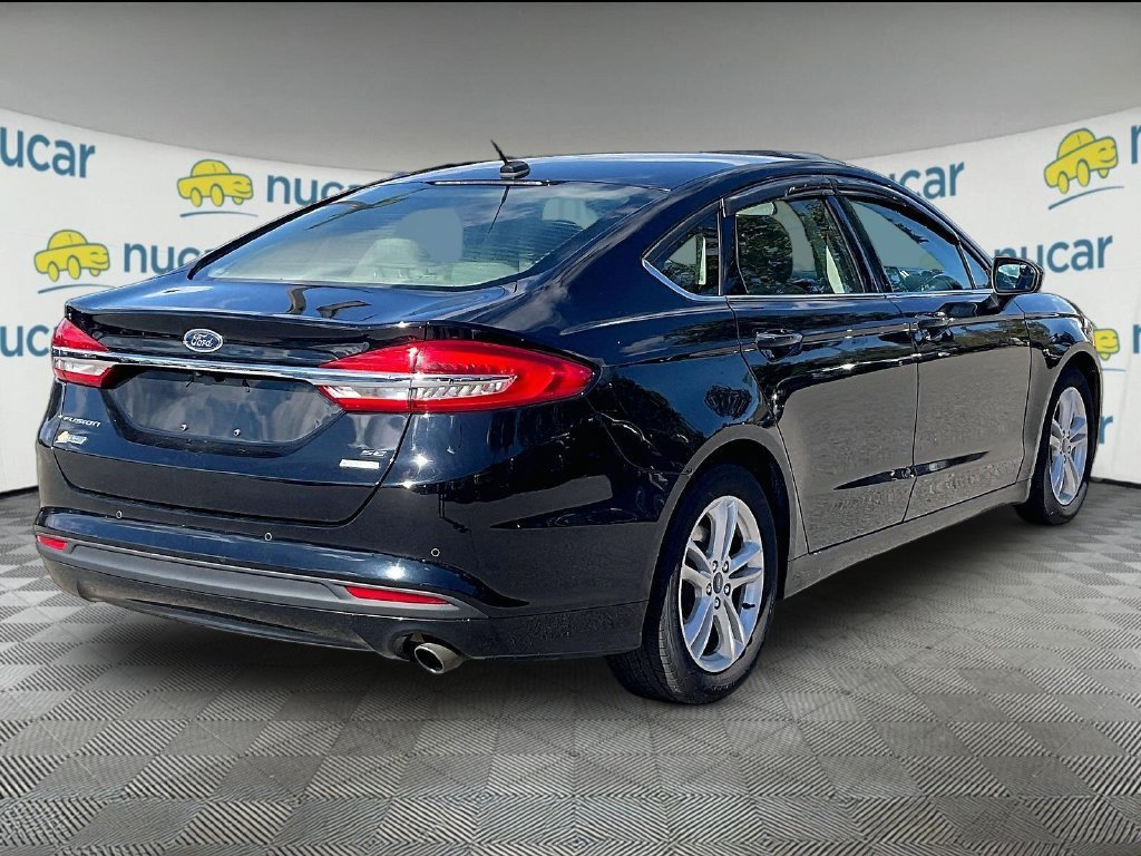 Used 2018 Ford Fusion SE w/ Fusion SE Technology Package FWD image 6