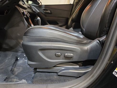 Used 2020 Chevrolet Trax LT w/ LT Convenience Package FWD image 14