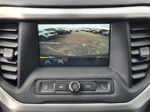 Used 2019 GMC Acadia SLE FWD image 16