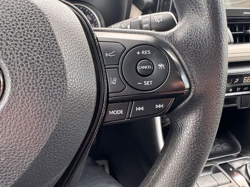 Used 2021 Toyota RAV4 XLE w/ Carpet Mat Package (TMS) image 34