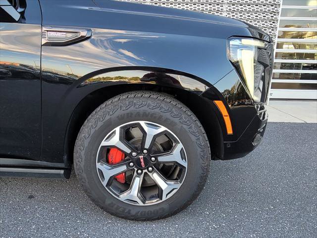 Used 2026 GMC Yukon AT4 Ultimate w/ LPO, Illumination Package AWD/4WD image 3