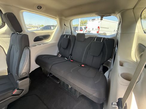 Used 2023 Chrysler Voyager LX image 30