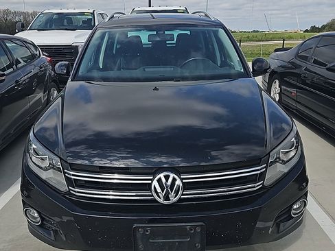 Used 2017 Volkswagen Tiguan Sport image 1