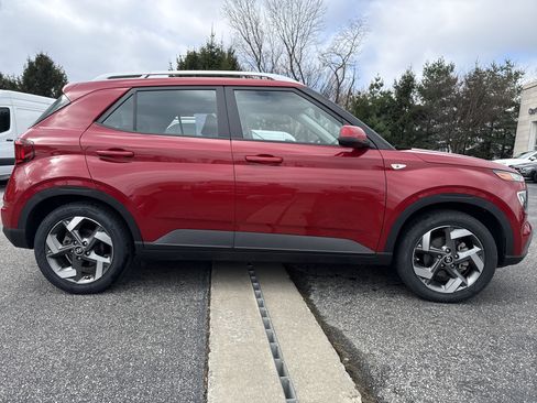 Certified 2022 Hyundai Venue SEL w/ Cargo Package image 8
