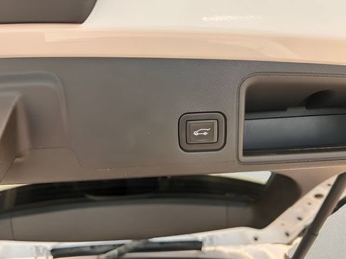 Used 2023 GMC Terrain SLT AWD/4WD image 12