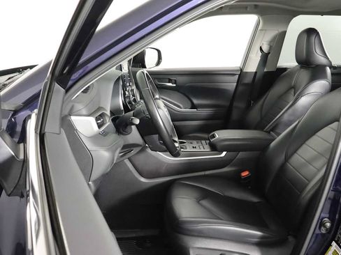 Used 2021 Toyota Highlander XLE AWD/4WD image 13