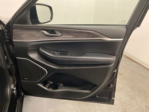 Used 2022 Jeep Grand Cherokee L Limited image 29