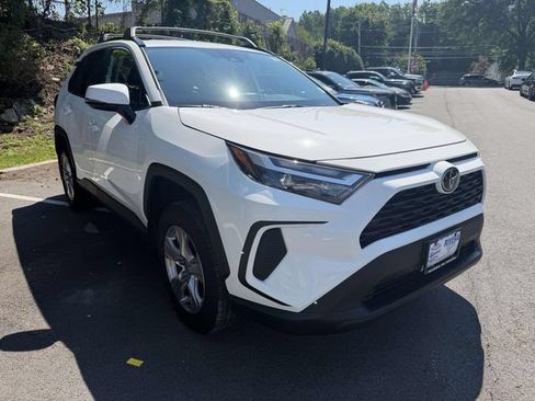 Used 2023 Toyota RAV4 XLE AWD/4WD image 2