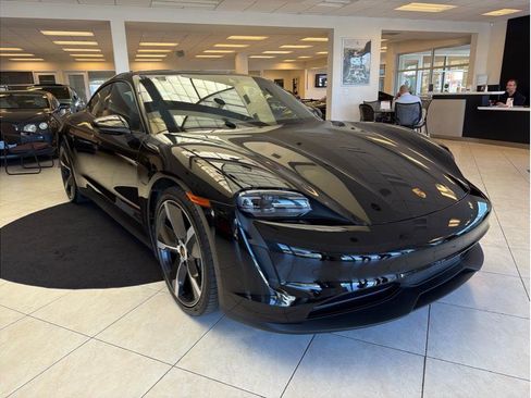 Used 2023 Porsche Taycan image 3