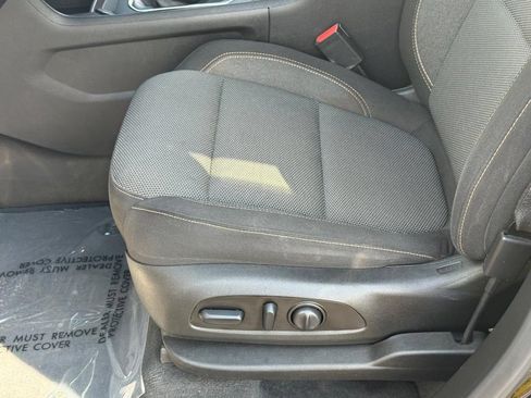 Used 2021 Chevrolet Traverse LT FWD image 23