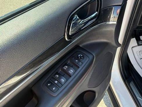 Used 2021 Jeep Grand Cherokee Trailhawk AWD/4WD image 16