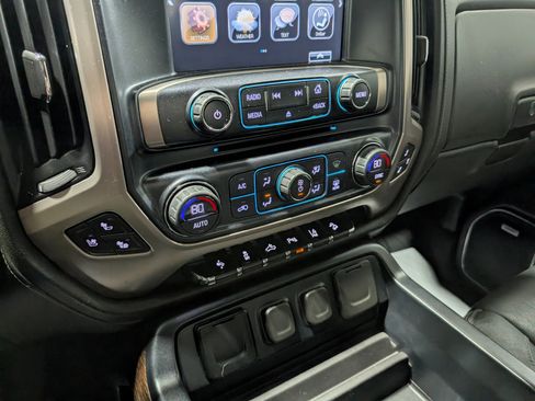 Used 2018 GMC Sierra 2500 Denali image 28