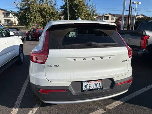 Used 2023 Volvo XC40 B5 Ultimate w/ Protection Package Premier image 12