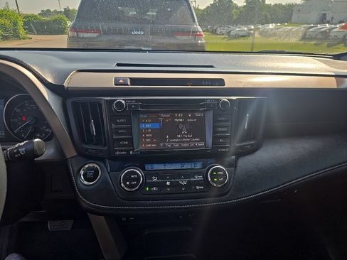Used 2018 Toyota RAV4 XLE FWD image 8