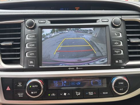 Used 2014 Toyota Highlander Limited Platinum AWD/4WD image 18