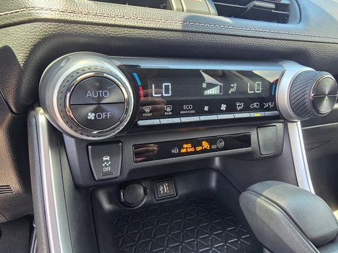 Used 2025 Toyota RAV4 LE AWD/4WD image 20