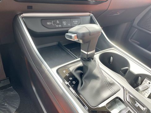 Used 2025 Kia Carnival SX image 46