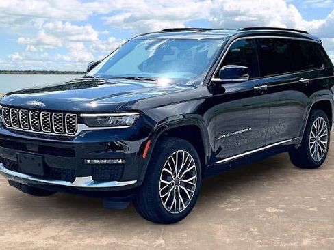Used 2025 Jeep Grand Cherokee L Summit AWD/4WD image 3