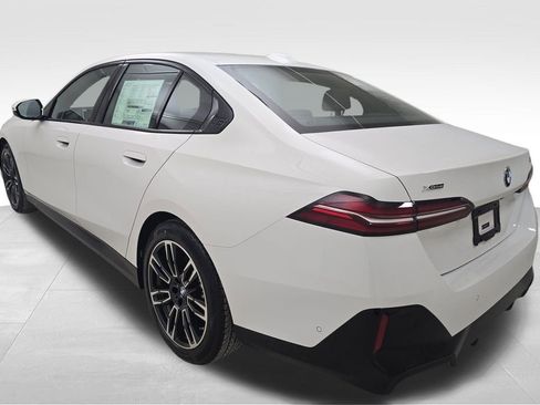 New 2026 BMW 530i xDrive w/ M Sport Package image 7