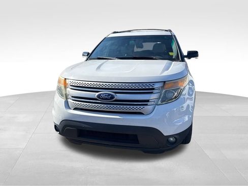 Used 2014 Ford Explorer XLT w/ Equipment Group 202A image 8