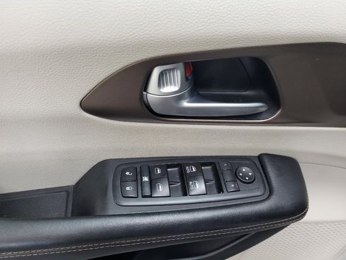 Used 2017 Chrysler Pacifica Touring-L FWD image 27
