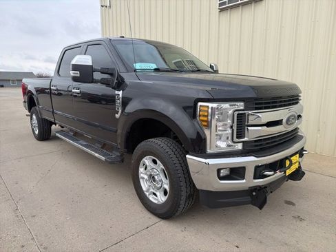 Used 2019 Ford F350 XLT w/ XLT Premium Package image 2