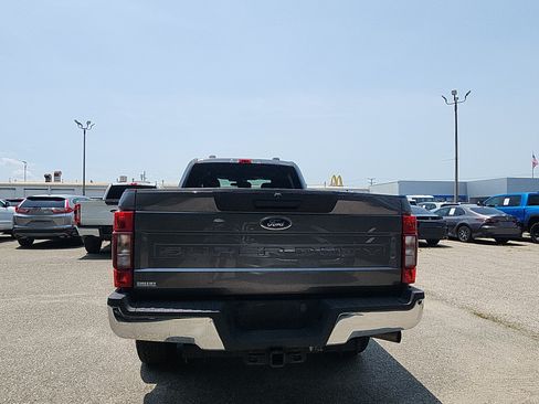 Used 2022 Ford F250 XLT AWD/4WD image 4