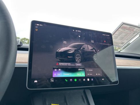 Used 2025 Tesla Model Y Long Range RWD image 27
