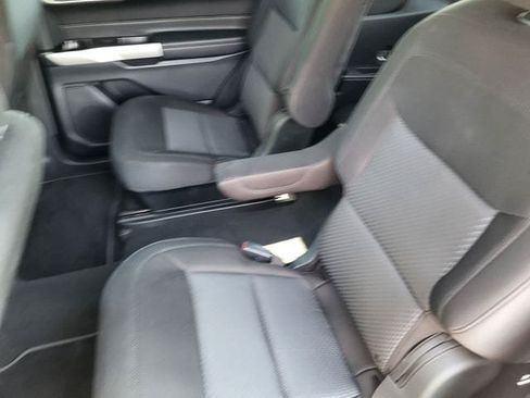 Used 2022 Ford Explorer XLT RWD image 19