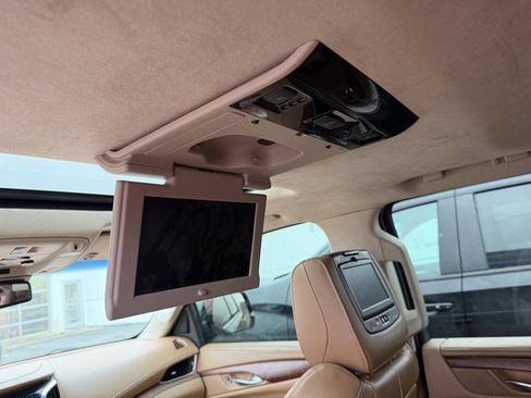 Used 2016 Cadillac Escalade Platinum image 19