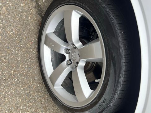 Used 2014 Dodge Challenger SXT RWD image 18