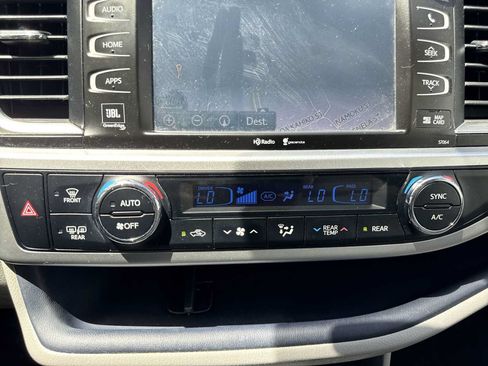 Used 2015 Toyota Highlander Limited FWD image 20