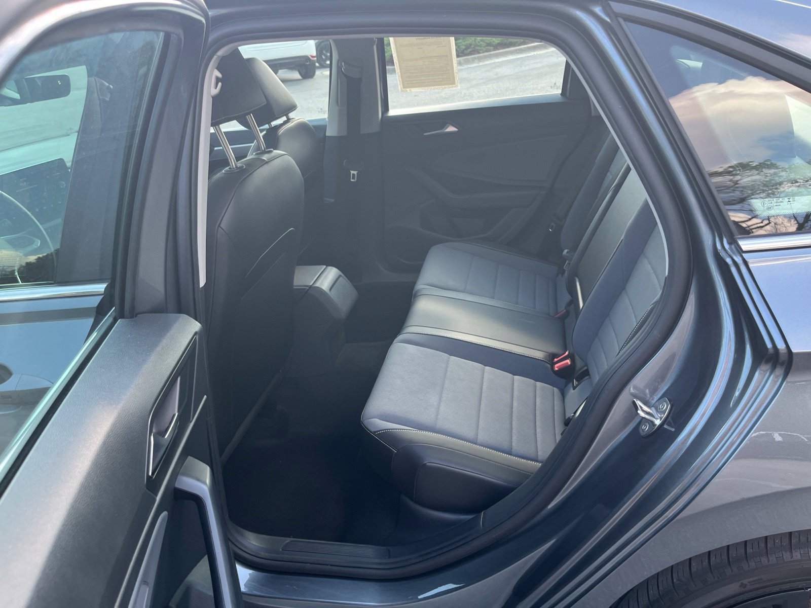 Certified 2025 Volkswagen Jetta SE FWD image 28