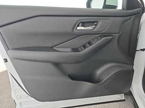 Used 2025 Nissan Rogue SV FWD image 27
