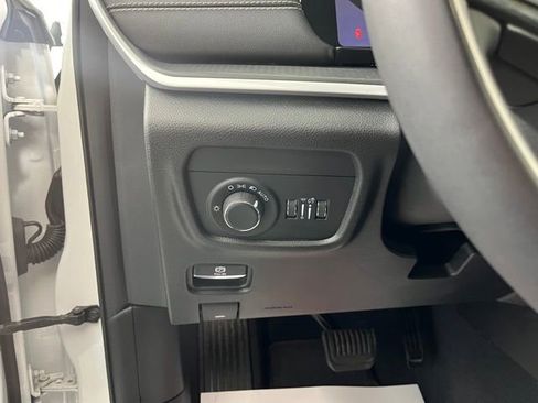 Used 2023 Jeep Grand Cherokee Altitude image 18