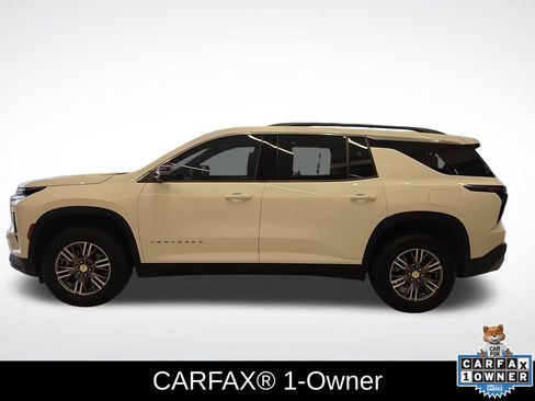 Used 2024 Chevrolet Traverse LT FWD image 2