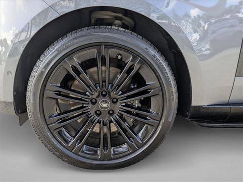 Used 2025 Land Rover Range Rover Long Wheelbase SE AWD/4WD image 26