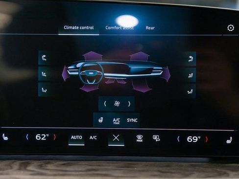 Used 2025 Audi Q5 Premium image 12