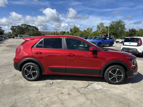 New 2026 Kia Niro LX FWD image 4
